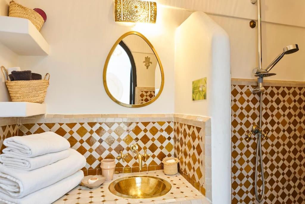 Riad Miloud En Exclusivite 10 P Au Coeur De La Medina Marrakesh Exterior foto